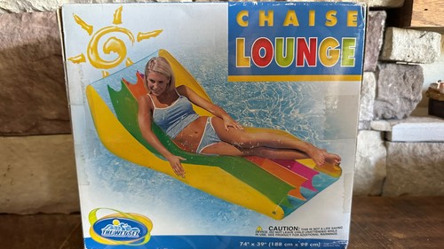 The wet set - wet, chaise